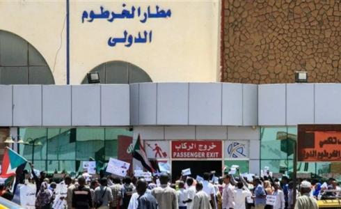 إعادة فتح مطار الخرطوم الدولي.