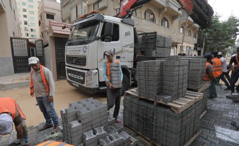 بلدية غزة تشرع بتبليط 4 شوارع متعامدة على شارع البحر