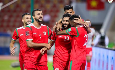 منتخب عمان يقسو على فيتنام بثلاثية