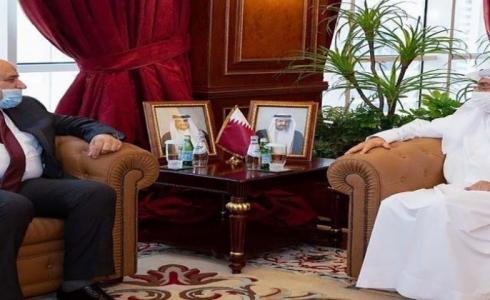 وزير العمل نصري أبو جيش مع نظيره القطري علي بن سعيد المري