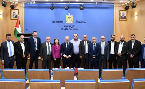 رئيس الوزراء محمد اشتية يستقبل وفدا من نقابة المهندسين