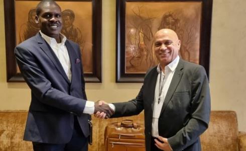 وزير العدل السوداني مع وفد إسرائيلي في الإمارات