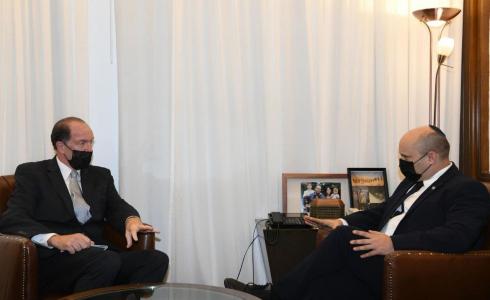 بينت خلال لقائه بديفيد مالباس