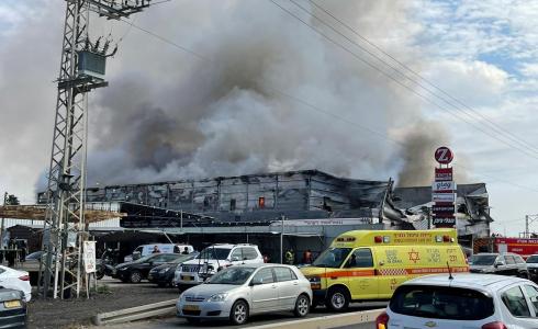 حريق ضخم في مجمع تجاري بقلنسوة