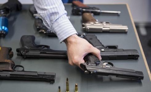 أسلحة نارية - مسدسات