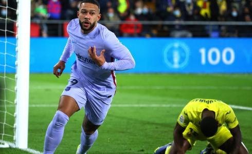ديباي يحتفل بهدفه في مرمى فياريال