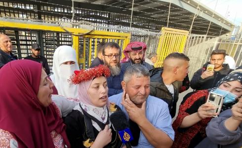 لحظة الإفراج عن الأسيرة أمل طقاطقة