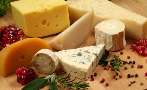 فوائد ومخاطر الجبنة