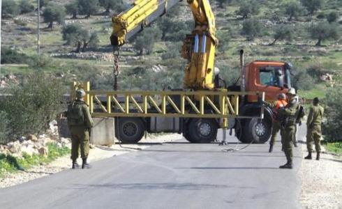 قوات الاحتلال تُغلق شارع فرعي في الخليل بمكعبات إسمنتية 