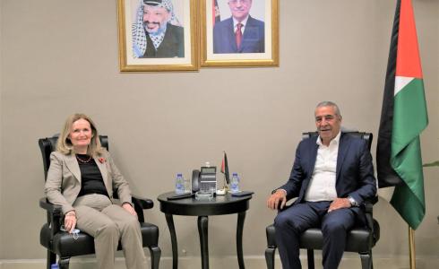 حسين الشيخ يستقبل القنصل البريطاني