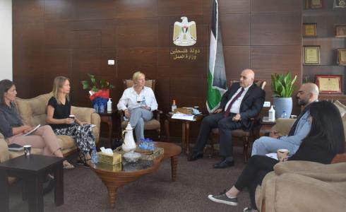 لقاء وزير العمل بالممثلية الألمانية والبلجيكية