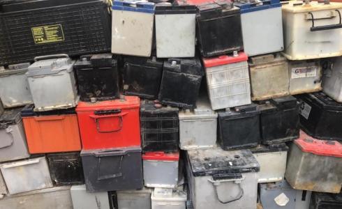 بطاريات تالفة في غزة