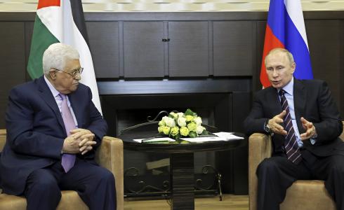 الرئيس الفلسطيني محمود عباس ونظيره الروسي فلاديمير بوتين