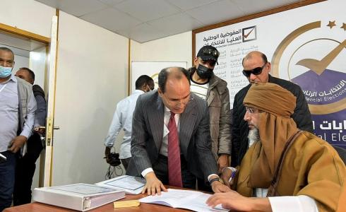 سيف الإسلام القذافي يقدم أوراق ترشحه للرئاسة الليبية