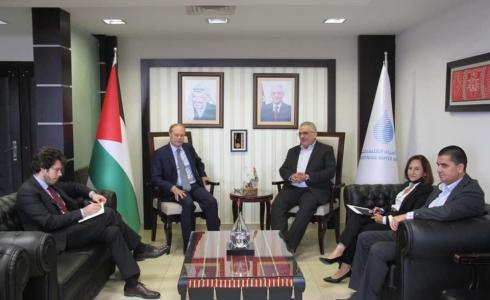 خلال استقبال رئيس سلطة المياه م. مازن غنيم في مكتبه اليوم السيد رينيه تروكاز