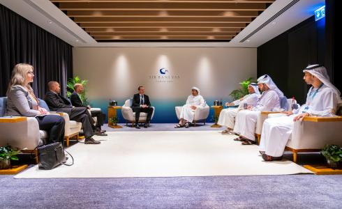 لقاء وفد أمريكي مع وزير خارجية الإمارات