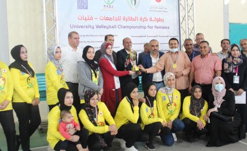 فريق بنات جامعة القدس المفتوحة.