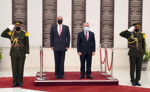 اشتية يستقبل نظيره الأردني بشر الخصاونة في رام الله