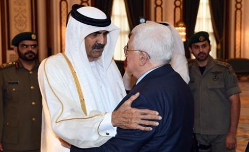 الرئيس محمود عباس والأمير القطري حمد بن خليفة