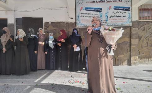 طالبات ومعلمات مدرسة في غزة يستقبلون مديرتهم في مشهد مؤثر