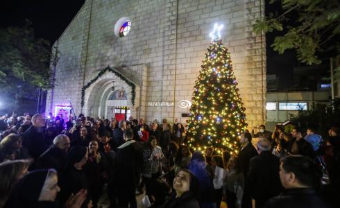 الطائفة المسيحية في قطاع غزة تضيء شجرة الميلاد في كنيسة العائلة المقدسة