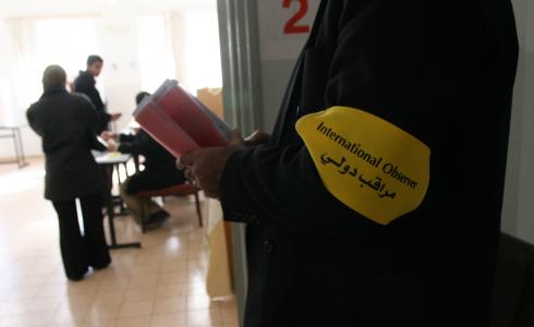 لجنة الانتخابات تعتمد آلاف الوكلاء والمراقبين والصحفيين