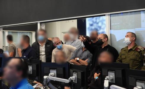 بينيت خلال متابعته عملية اعتقال منفذي إطلاق النار قرب مستوطنة حومش