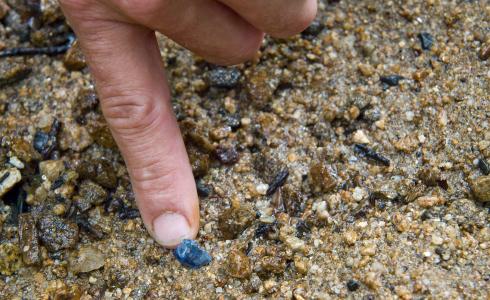 متسلق جبال يعثر على كنز