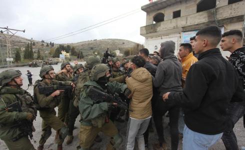 مواطنون يتصدون لهجوم المستوطنين ويشتبكون مع جنود الاحتلال في قرية برقة شمال مدينة نابلس