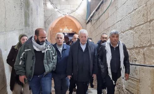 قيادات فلسطينية تشارك في "صلاة الفجر الغظيم" بالحرم الابراهيمي الشريف