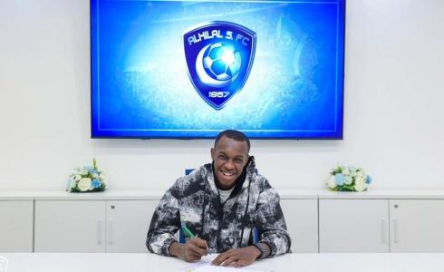 سعود عبدالحميد يوقع لنادي الهلال السعودي