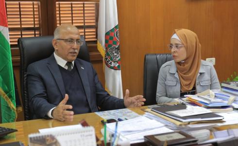 بلدية غزة تنصب فتاة من ذوي الإعاقة رئيساً للبلدية 