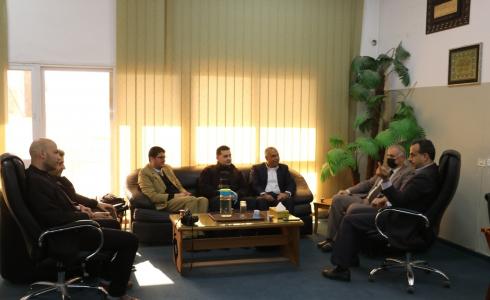 وفد من الاتصالات يلتقي مع إدارة كلية فلسطين التقنية
