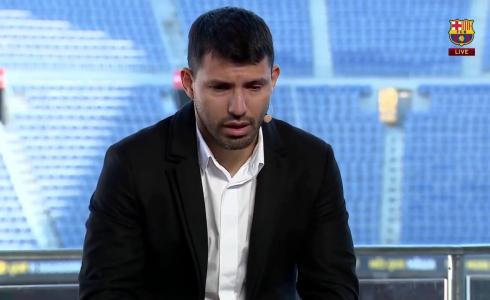 شاهد بكاء سيرجيو أغويرو لحظة إعلان اعتزاله كرة القدم