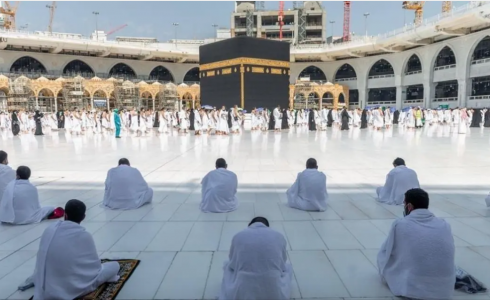 مصلون في المسجد الحرام "ارشيفية"