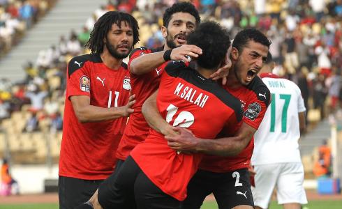 فرحة لاعبي مصر بهدف محمد صلاح على المنتخب المغربي