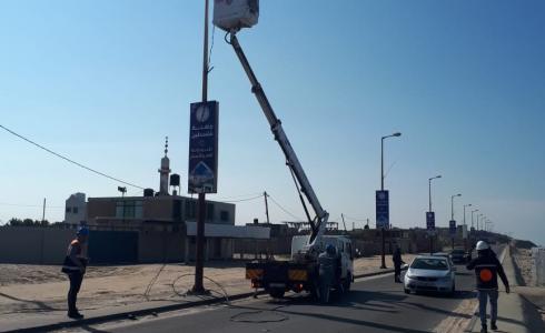 البدء بتأهيل شبكة إنارة جسر وادي غزة ومنحدر النويري