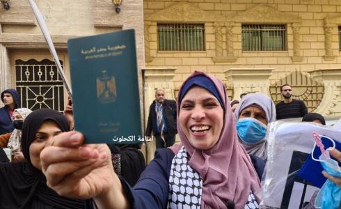 فرحة مواطنو غزة بعد الحصول على لم الشمل والهوية الفلسطينية