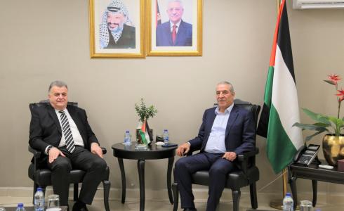 حسين الشيخ يلتقي الأمين العام لاتحاد عمال فلسطين