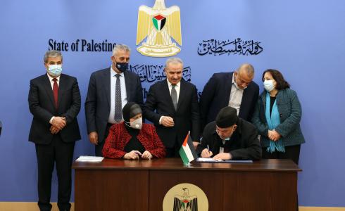 الحكومة الفلسطينية توقع اتفاقيات جديدة