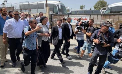 مستوطنون يقتحمون حي الشيخ جراح