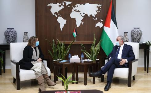 لقاء رئيس الوزراء الفلسطيني بمنسقة الأمم المتحدة للشؤون الإنسانية في فلسطين
