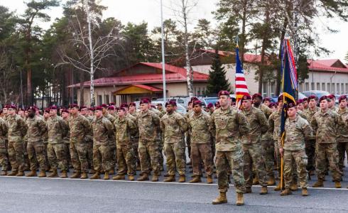 جنود أميركيون يصلون قاعدة عسكرية في لاتفيا