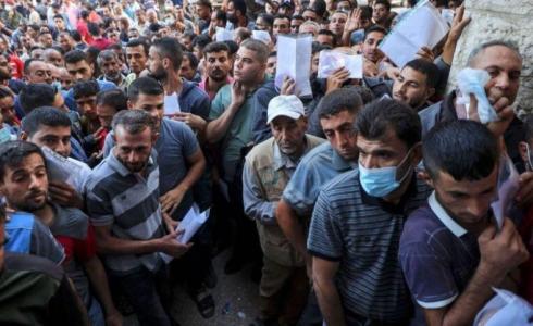 مواطنون في غزة يقدمون على تصاريح للعمل في إسرائيل