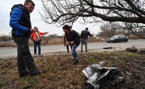 العثور على بقايا صواريخ ضربت العاصمة الاوكرانية كييف (الفرنسية)