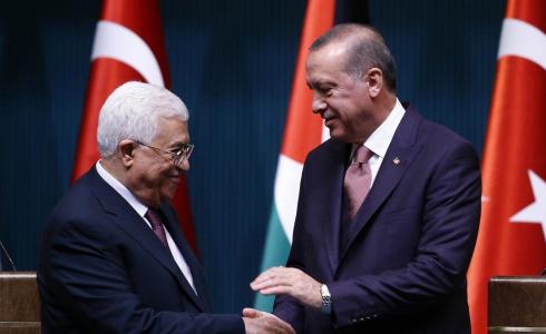 الرئيس التركي رجب طيب أردوغان ونظيره الفلسطيني محمود عباس