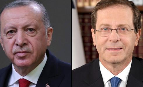 الرئيس الإسرائيلي اسحاق هرتسوغ ونظيره التركي رجب طيب اردوغان