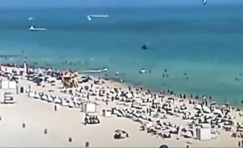 سقوط مروحية على شاطئ مزدحم في أميركا