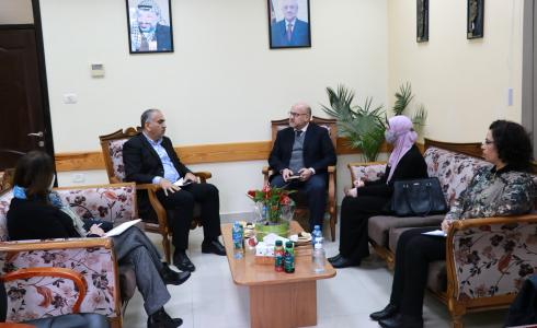 التعليم العالي والثقافي البريطاني يبحثان سبل تعزيز التعاون المشترك