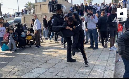 اعتداء الاحتلال على فتاة في منطقة باب العمود بالقدس